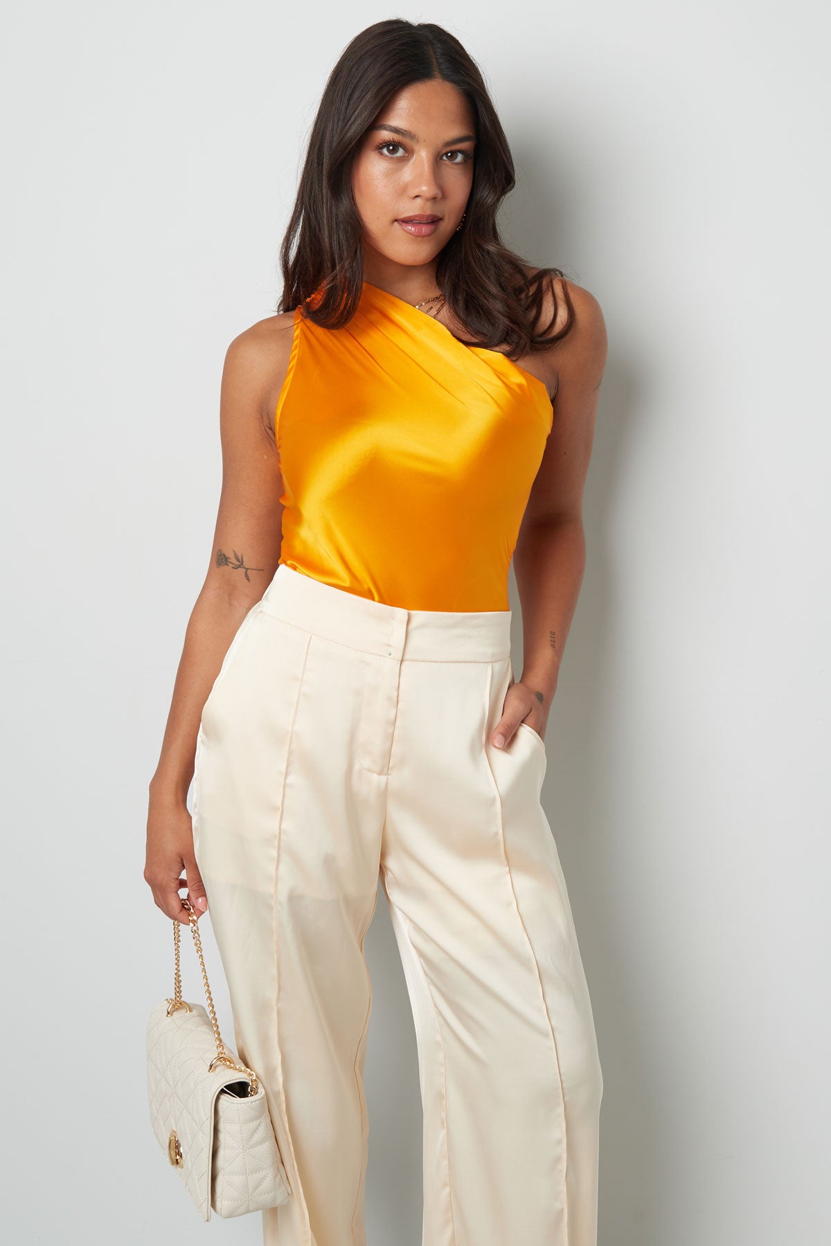 One shoulder body effen