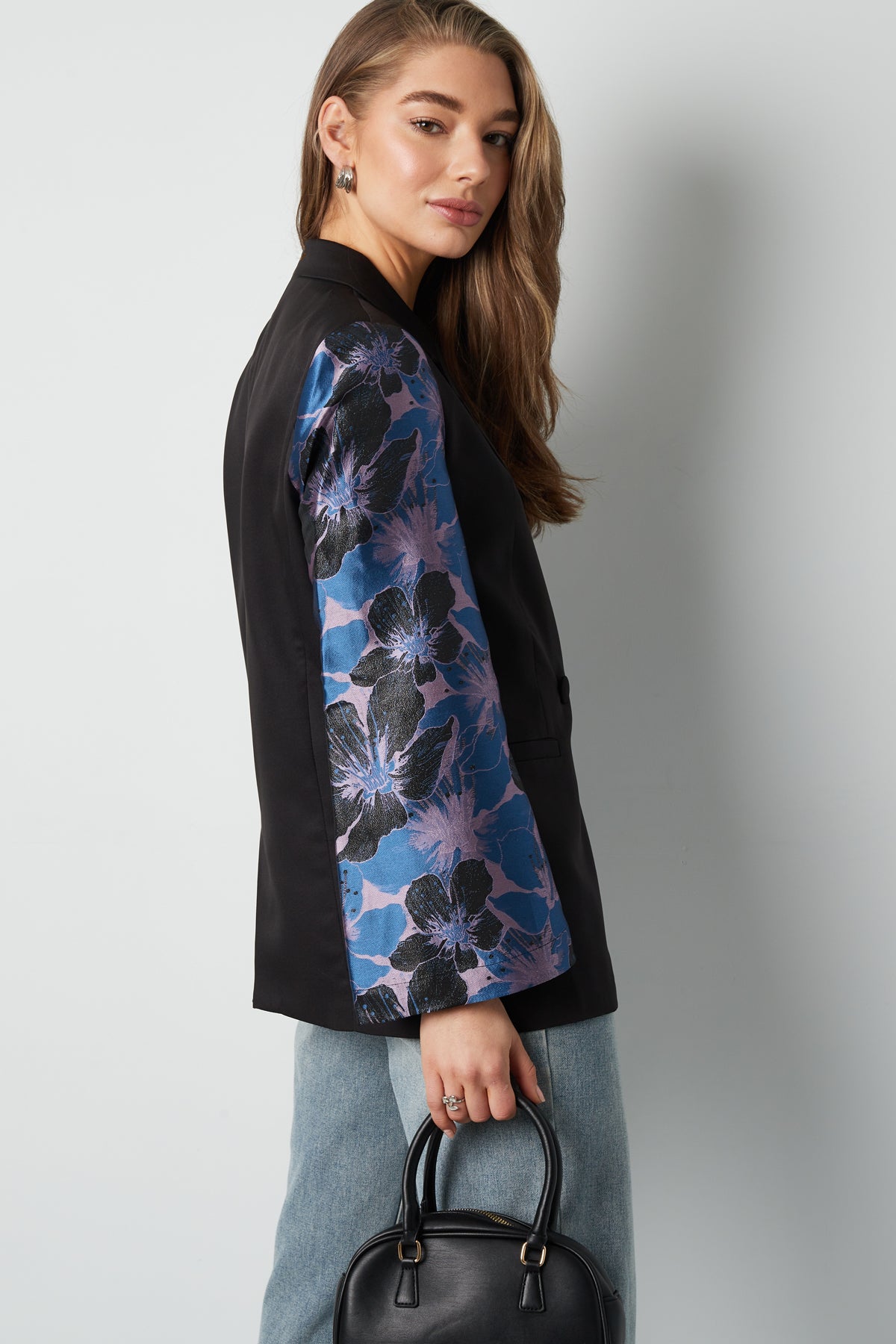 Zwarte blazer met jacquard mouwen