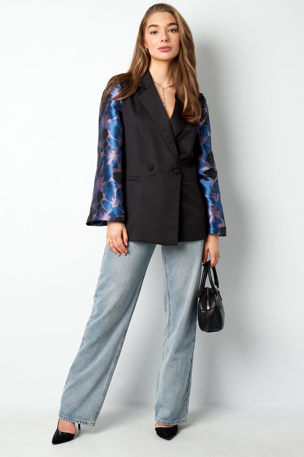 Zwarte blazer met jacquard mouwen