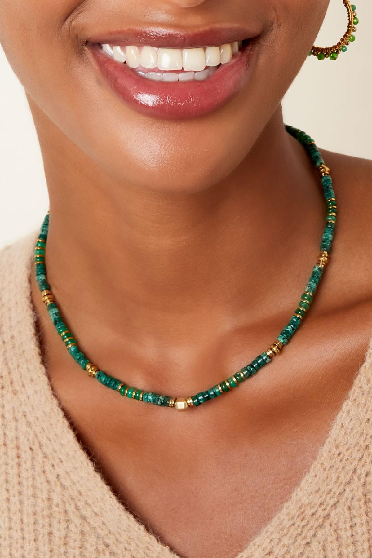 Ketting met kleine gekleurde steentjes Green & Gold Stone