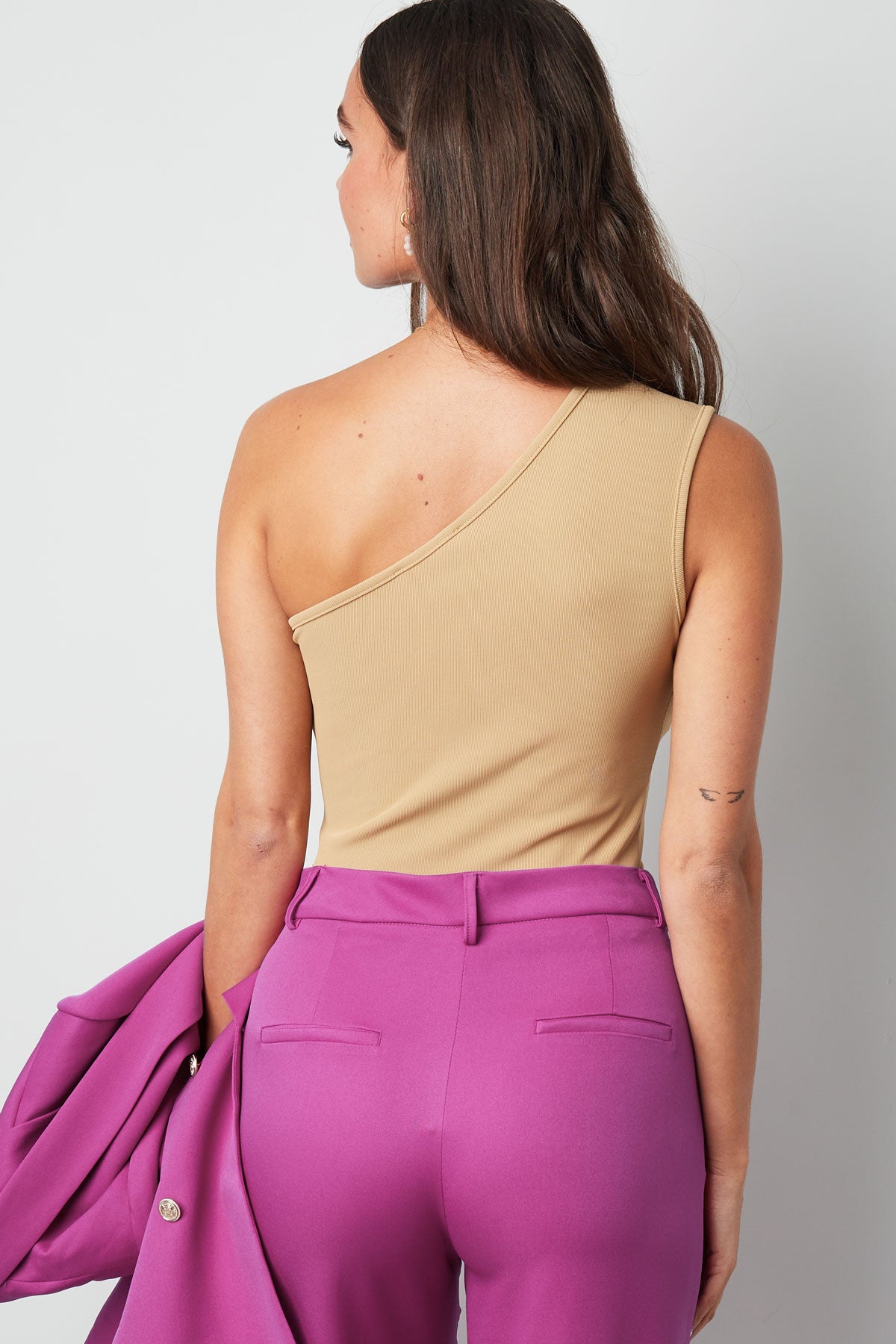 One shoulder top