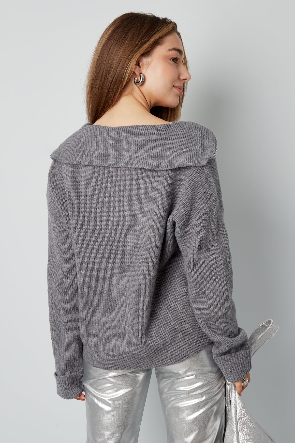 Neutral knit trui