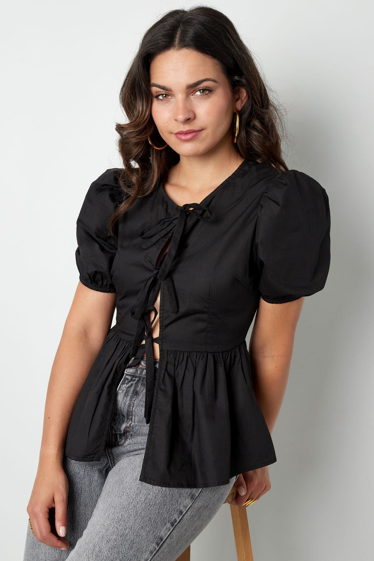 Musthave peplum blouse met strikjes