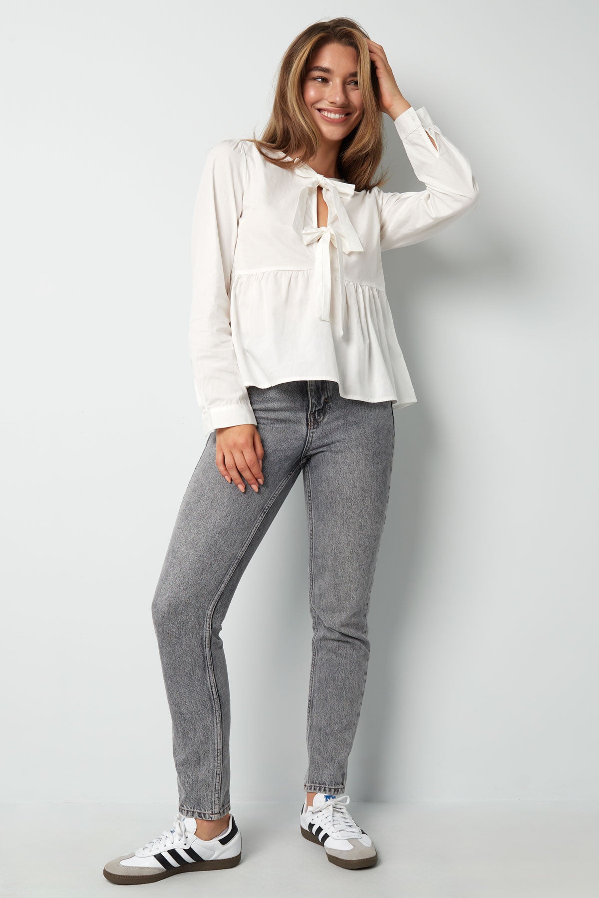 Longsleeve peplum top met strikjes